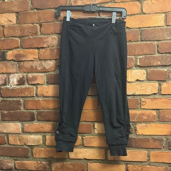 Organic Cotton Athleta Black Cropped Leggings y2k - Picture 1 of 6